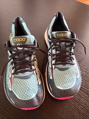 Topo Athletic Women's Light Blue/Black/Pink Running Shoes Size 9